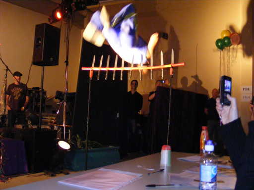 Marcelo makes the knife jump