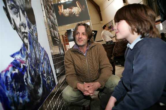 Artist Gary Hindley discusses his work with visitors to the Creative Outpost.