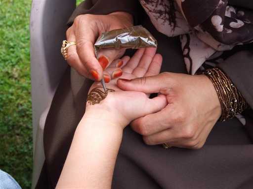 Henna artist