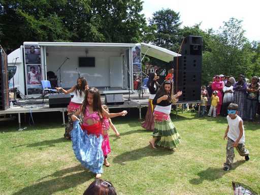 Horvathovci Roma dancers