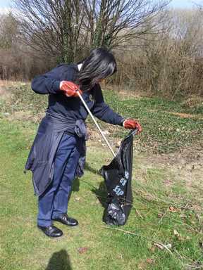 Picking litter