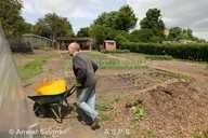 Green Fingers Open Day - Rick pushes the wheelbarrow