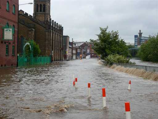 The River Don burst its banks on Nursery St in June 2007