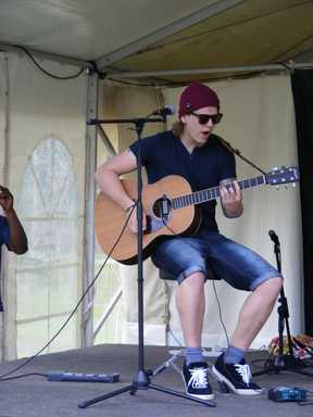 Acoustic guitarist